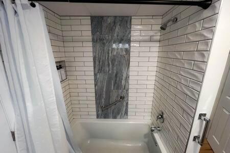 ברלינגטון Cozy Private Apt Near Downtown מראה חיצוני תמונה