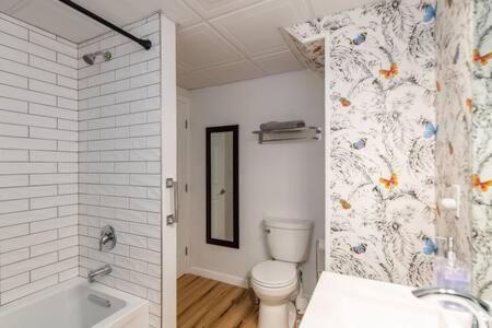 ברלינגטון Cozy Private Apt Near Downtown מראה חיצוני תמונה