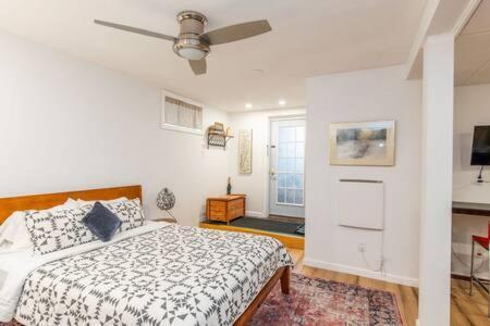 ברלינגטון Cozy Private Apt Near Downtown מראה חיצוני תמונה